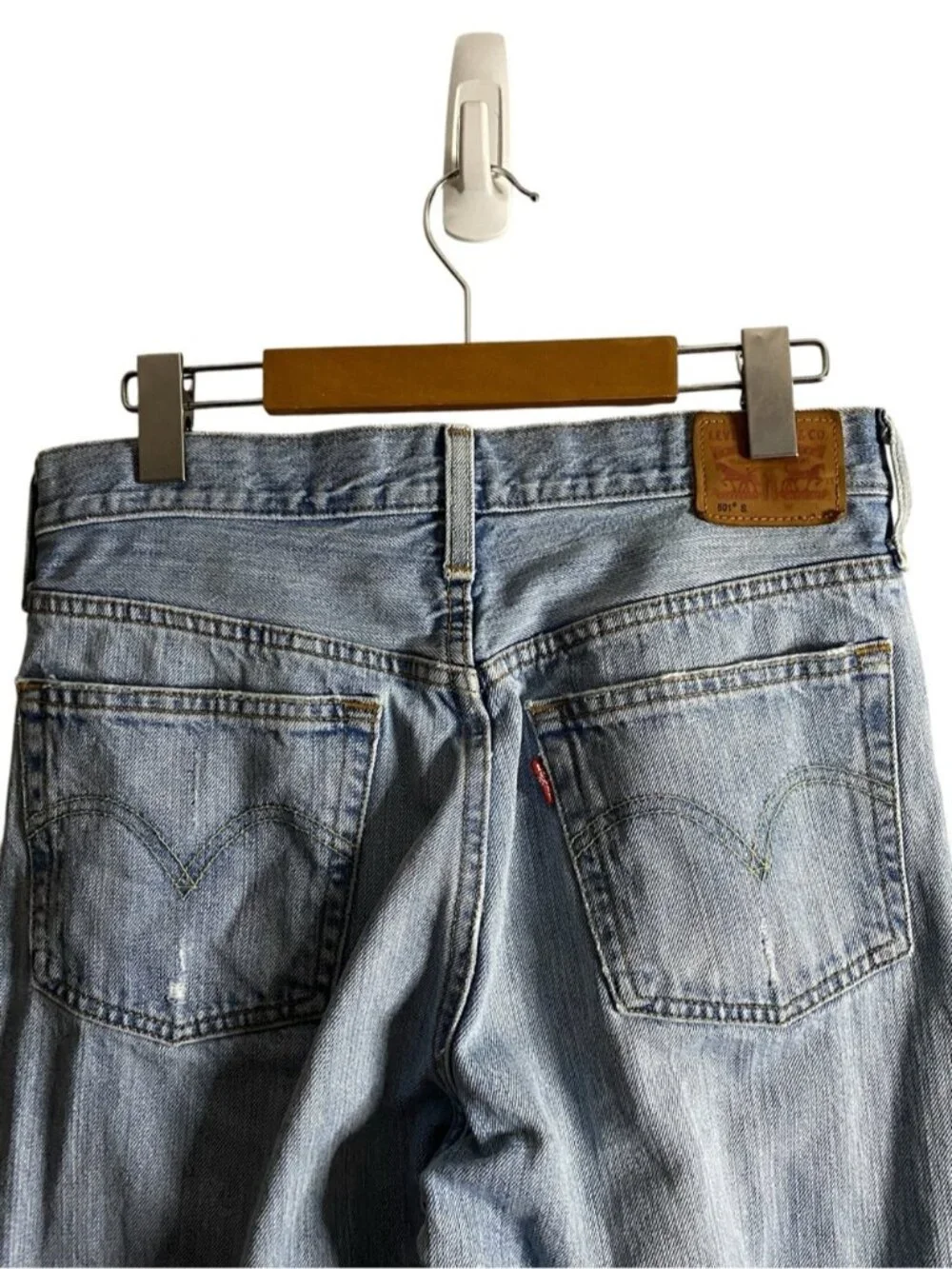 Levis details gently